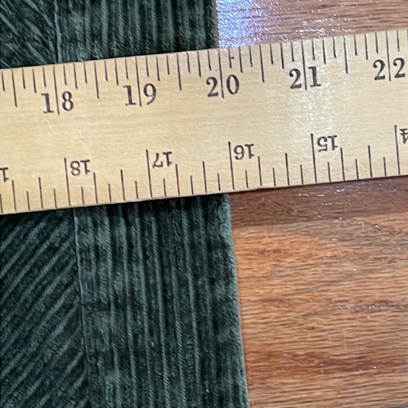 Talbots Women’s Dark Green Corduroy 100% Cotton Size 10 Skirt with Pockets - Picture 6 of 10